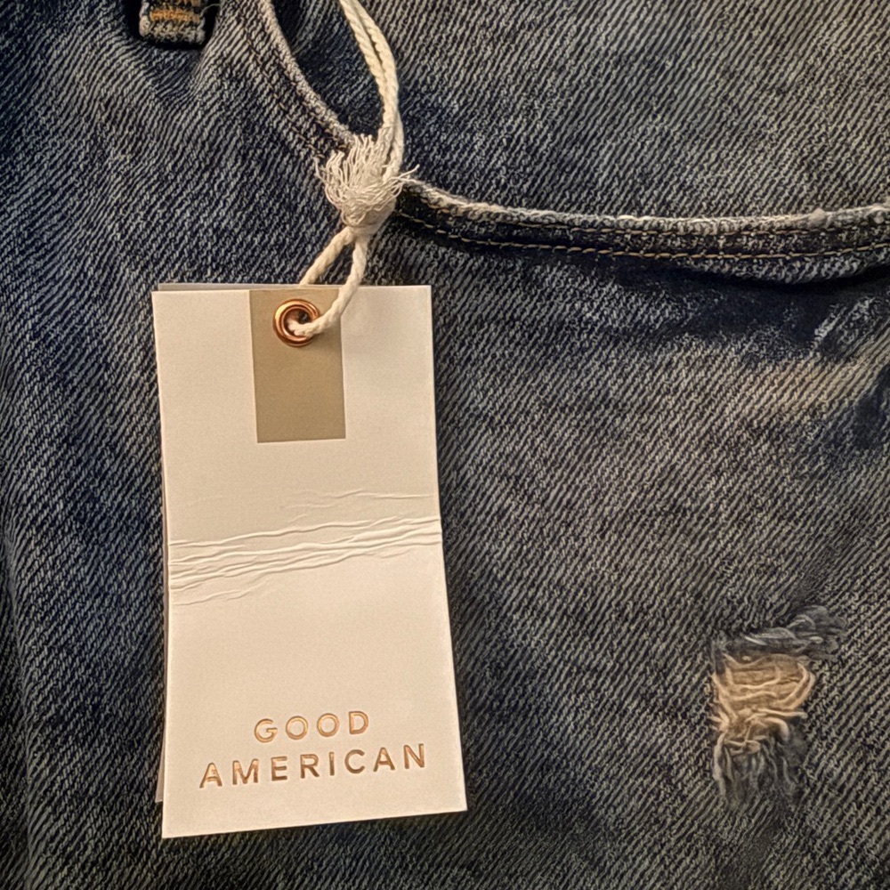 GOOD AMERICAN NWT GOOD CURVE SHORT - Picture 6 of 9